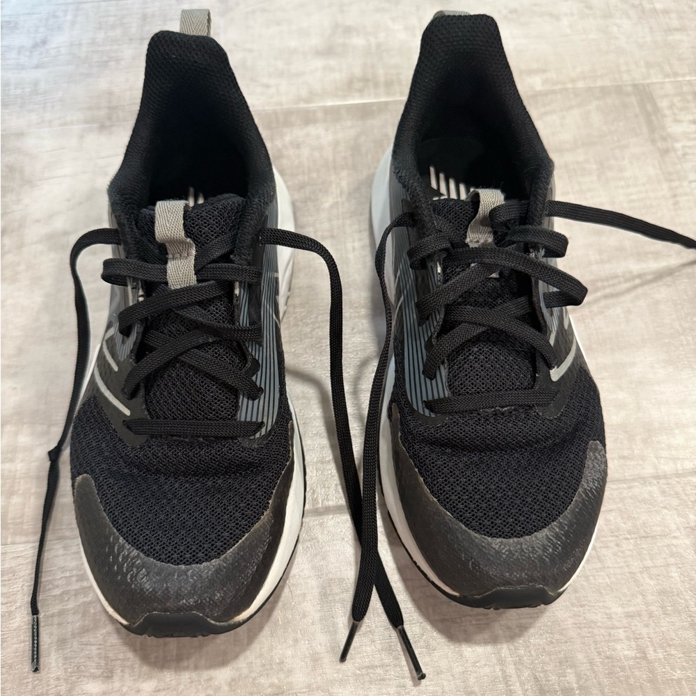 New Balance Black and Gray Sneakers kids